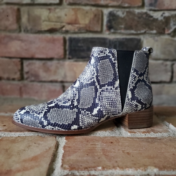Madewell Shoes - Madewell Carina Boot Snake Skin Embossed Leather Size 8 Black Gray Chelsea AE357